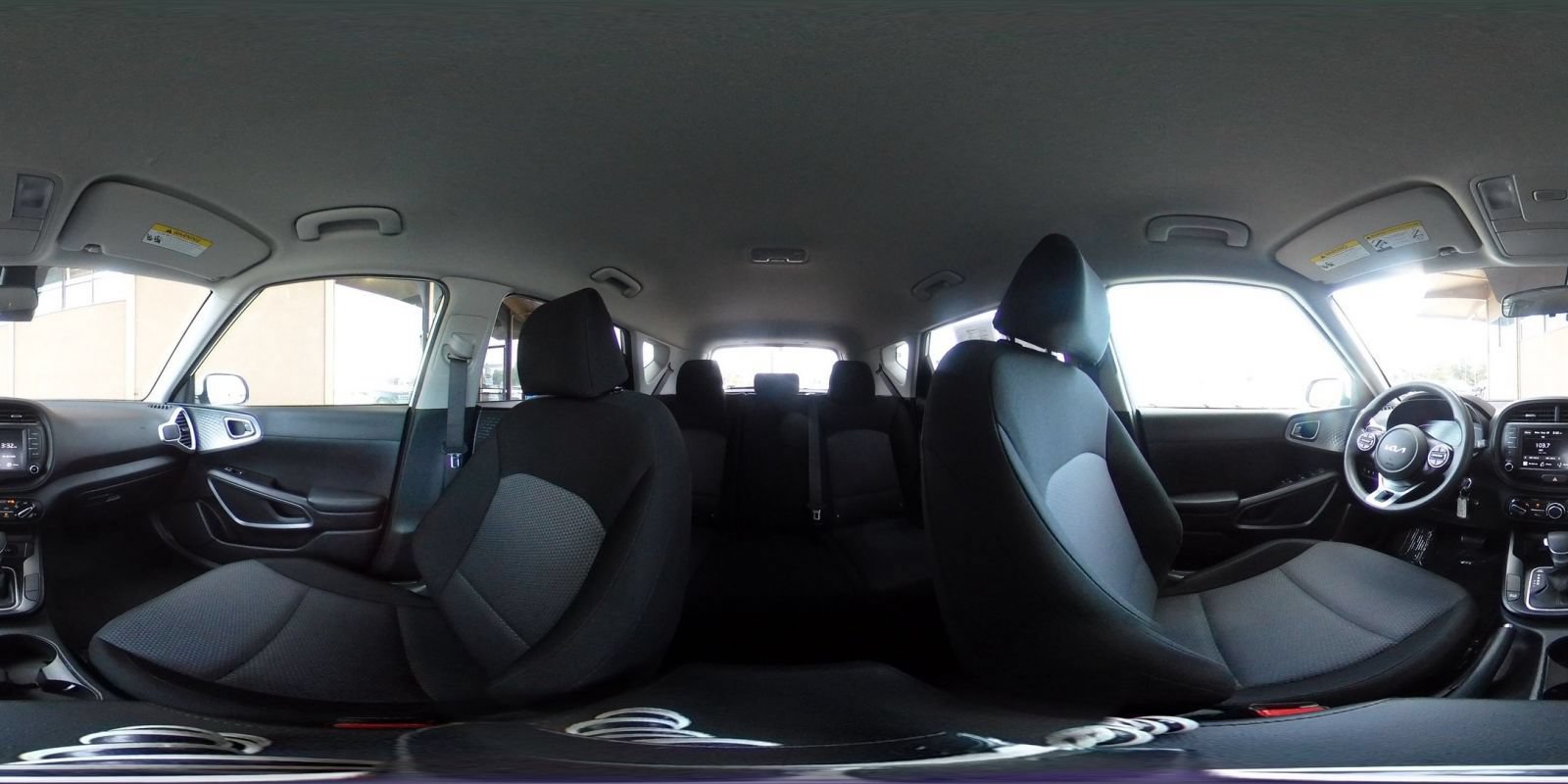 Used 2025 Kia Soul LX w/ LX Technology Package FWD image 41