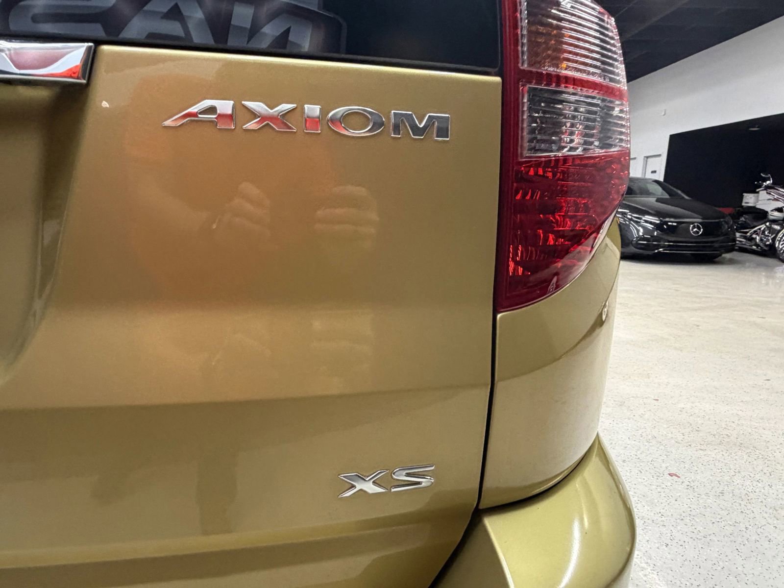 Used 2002 Isuzu Axiom XS RWD image 15