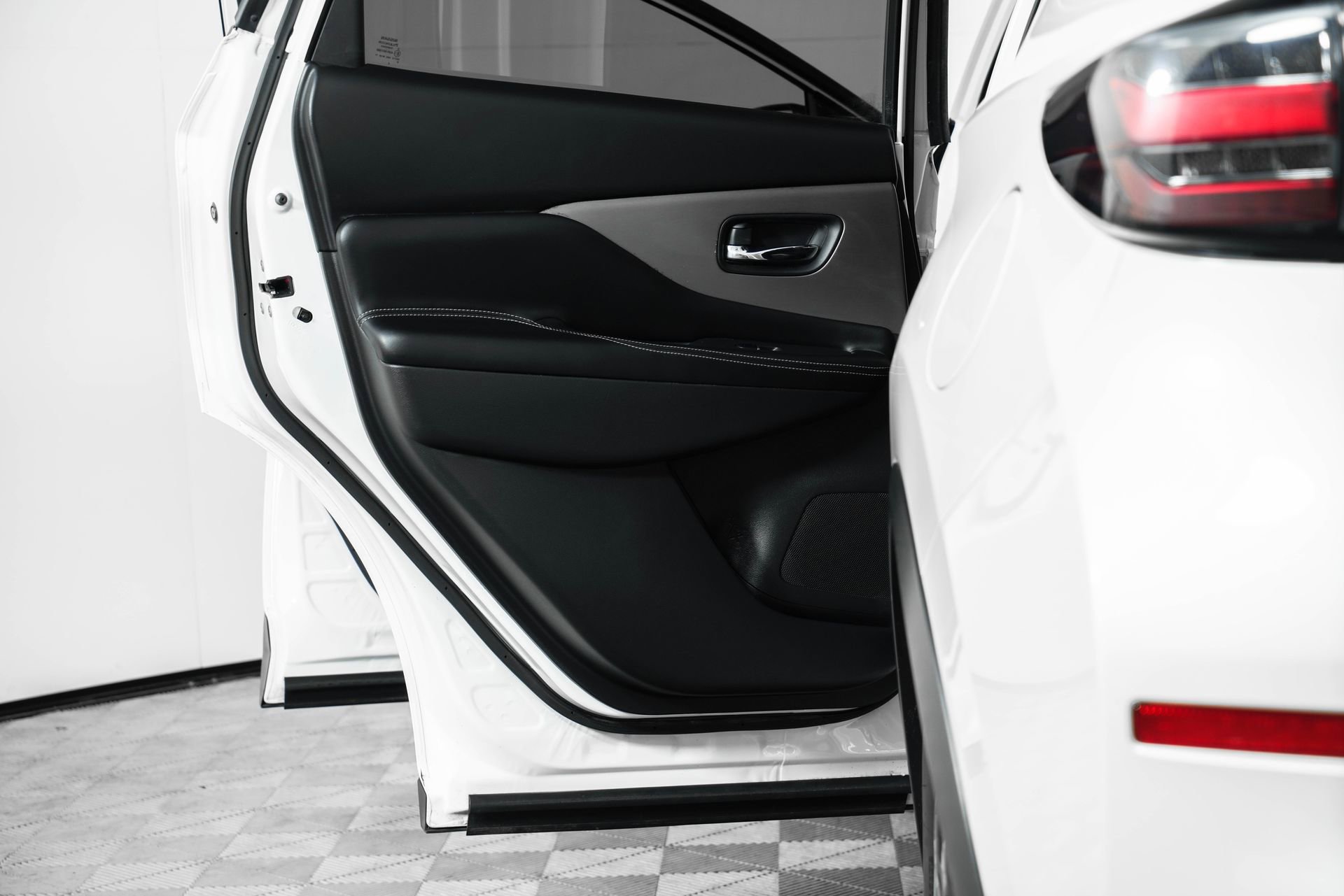 Used 2023 Nissan Murano SL w/ SL Moonroof Package image 16