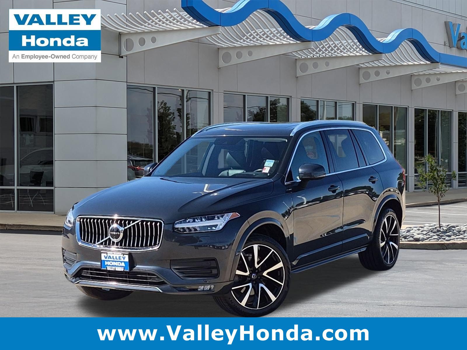 Used 2021 Volvo XC90 T6 Momentum w/ Protection Package AWD/4WD image 1