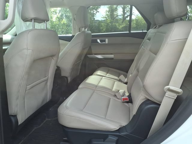Used 2023 Ford Explorer XLT w/ Equipment Group 202A AWD/4WD image 10