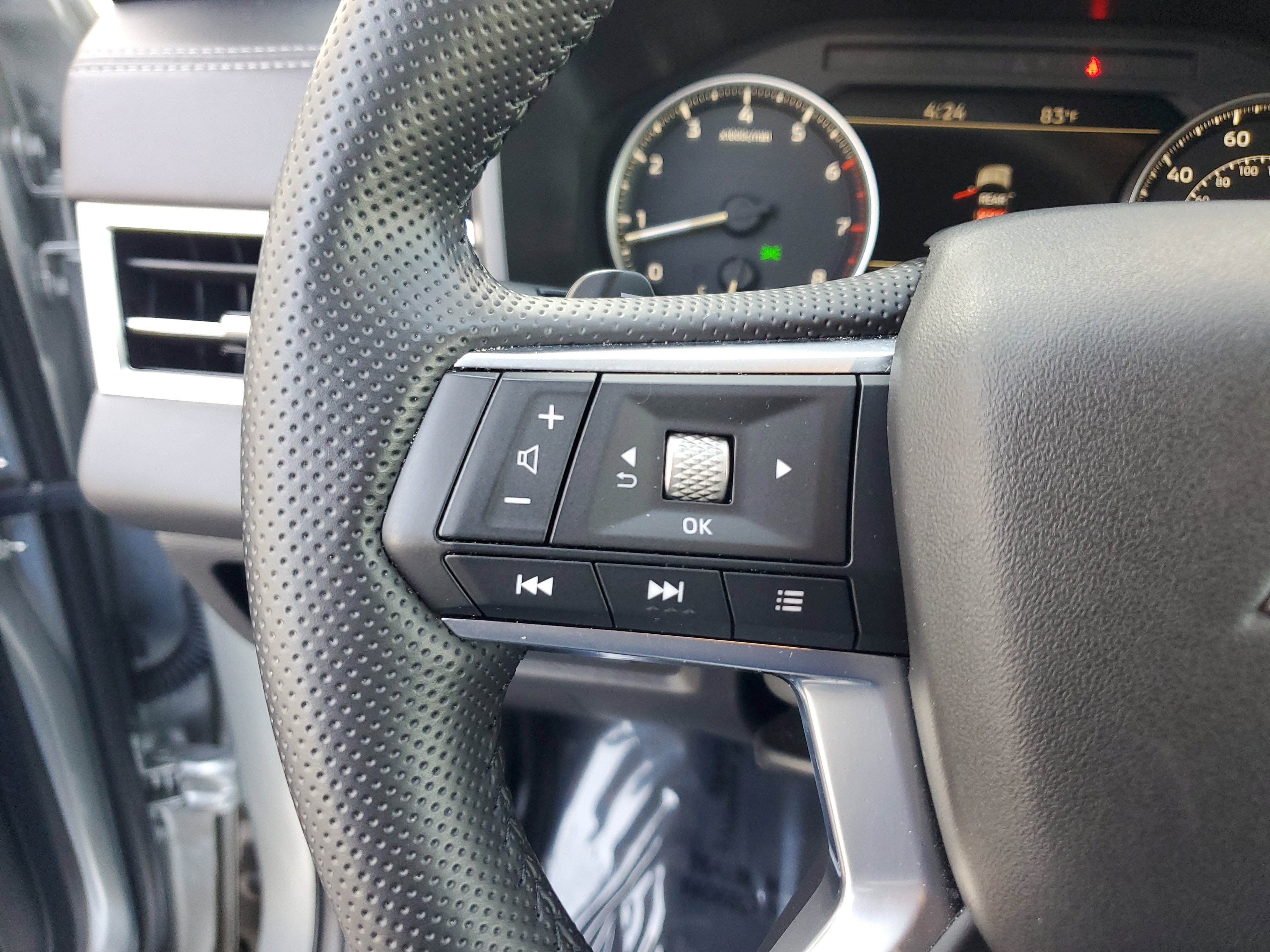 Used 2025 Mitsubishi Outlander SE image 23