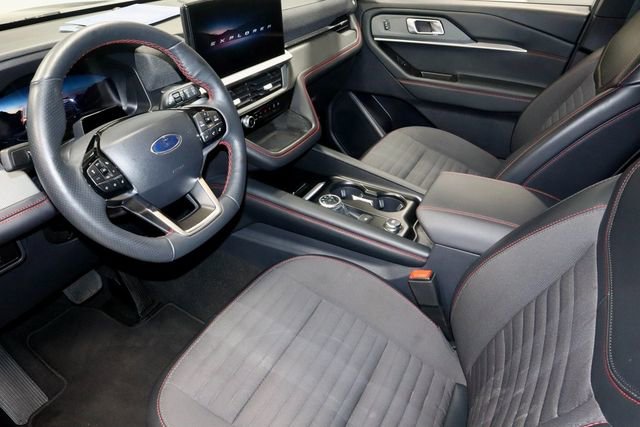 Used 2025 Ford Explorer ST-Line w/ ST-Line Street Pack image 26