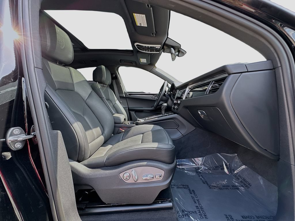Certified 2026 Porsche Macan AWD/4WD image 34