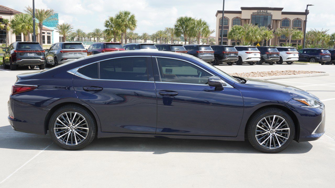 Used 2024 Lexus ES 350 w/ Premium Package image 4