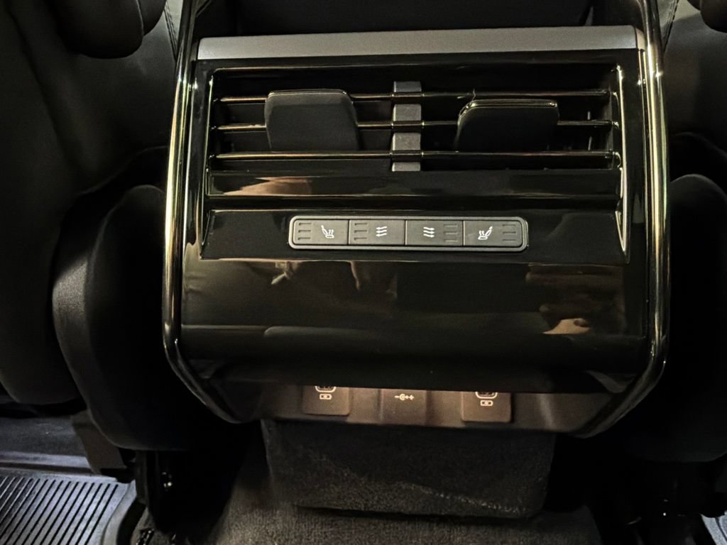 Used 2024 Land Rover Range Rover Sport SE AWD/4WD image 29