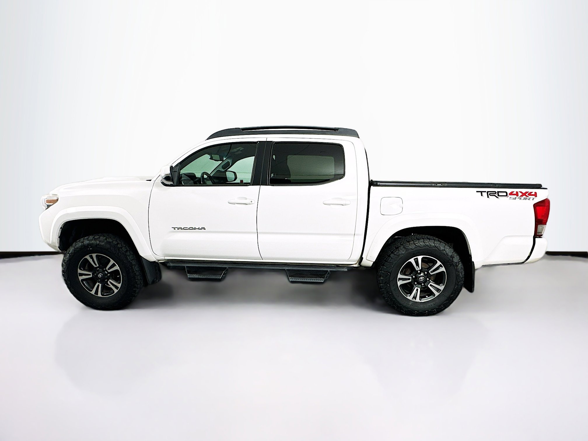 Used 2016 Toyota Tacoma TRD Sport w/ Towing Package AWD/4WD image 4