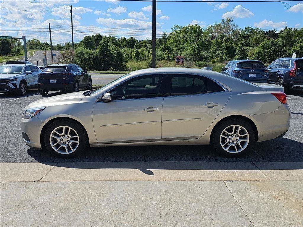 Used 2016 Chevrolet Malibu LT w/ Power Convenience Package FWD image 3