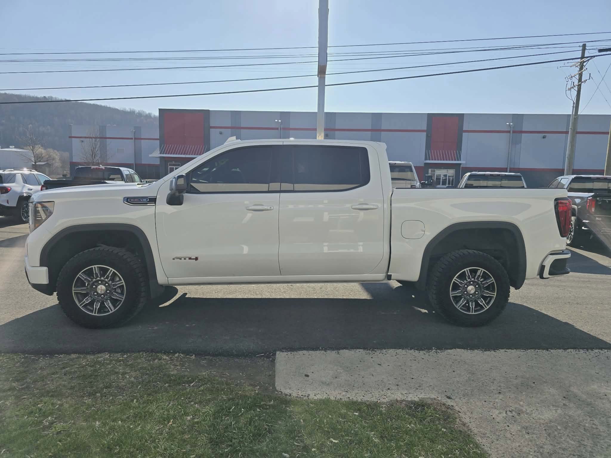 Used 2025 GMC Sierra 1500 AT4 image 7