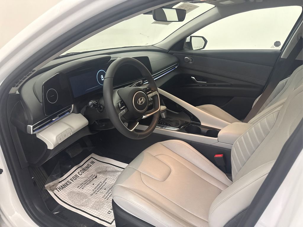 Used 2025 Hyundai Elantra Limited FWD image 25