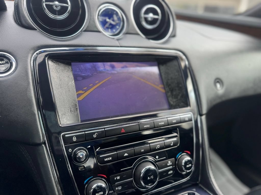 Used 2013 Jaguar XJ AWD image 33