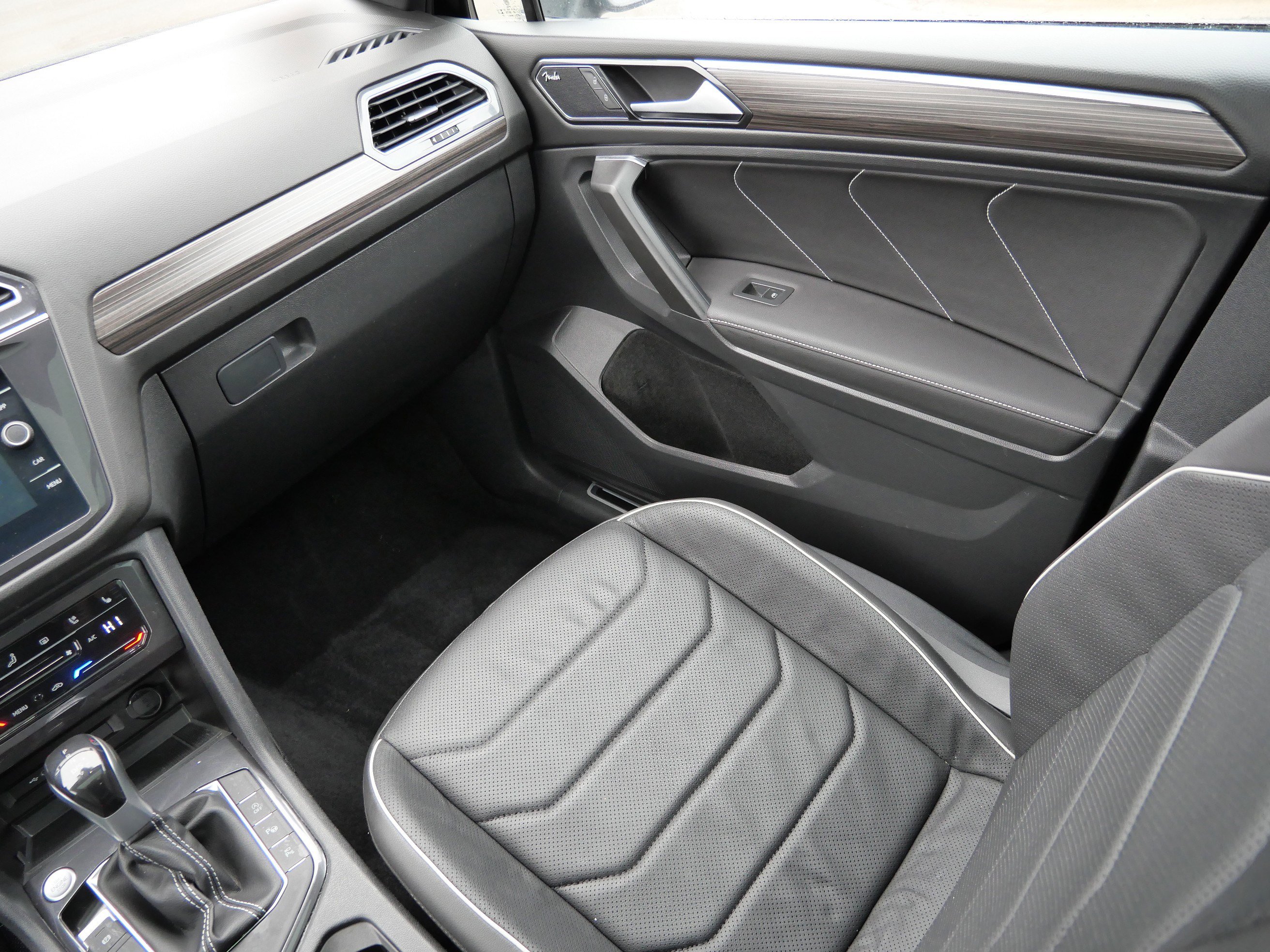 Used 2023 Volkswagen Tiguan SEL R-Line image 11