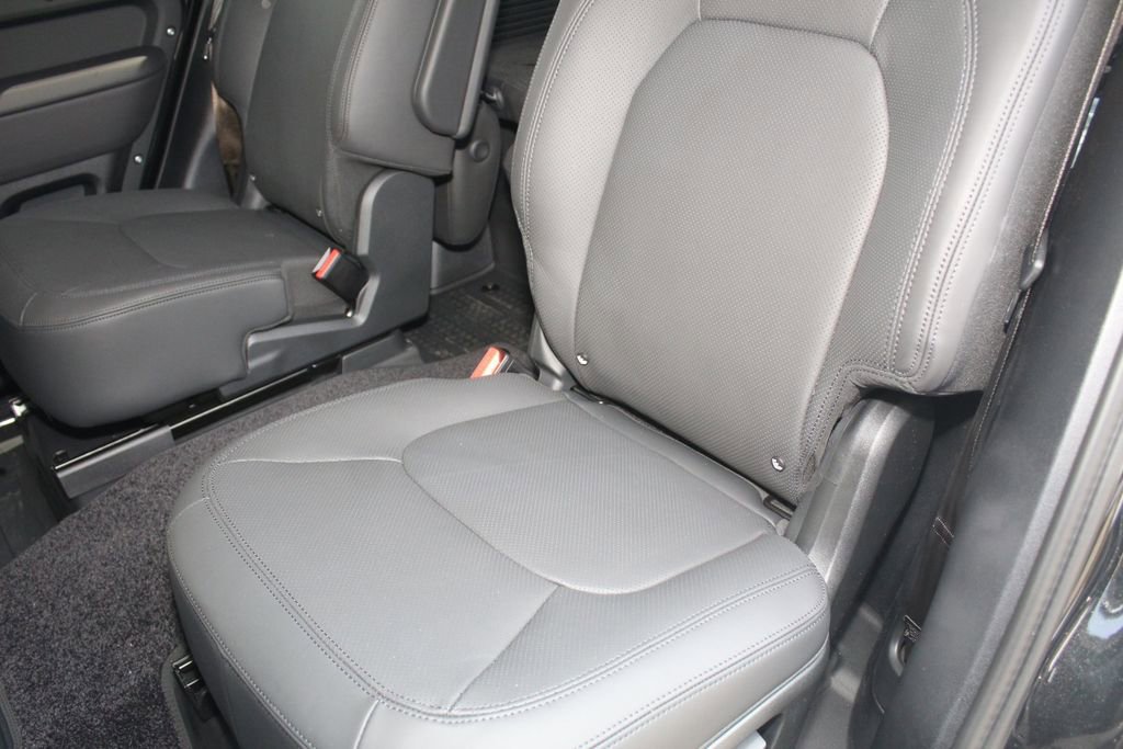 New 2025 Land Rover Defender 130 X-Dynamic SE image 21