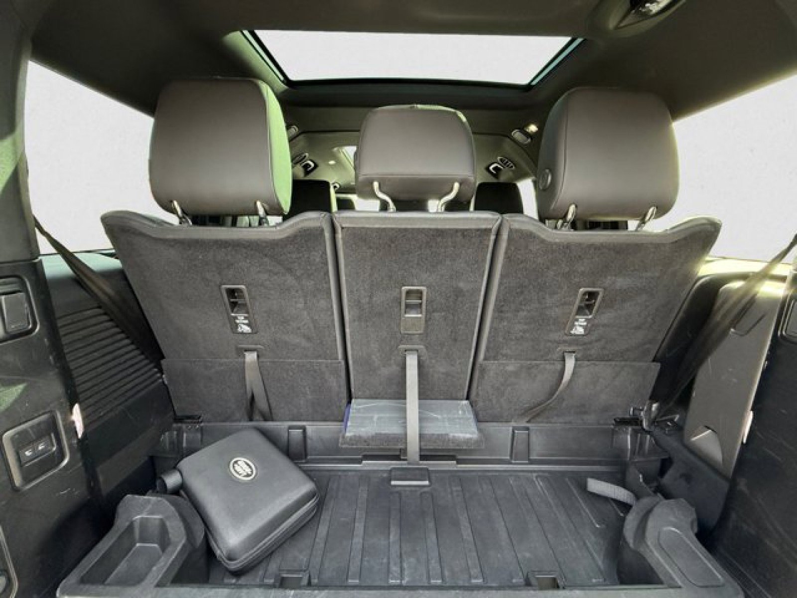 Used 2024 Land Rover Defender 130 S image 20