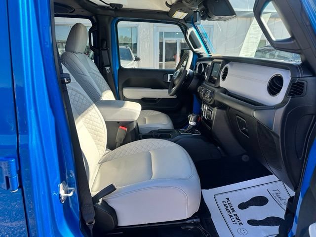 Used 2023 Jeep Gladiator Overland AWD/4WD image 13