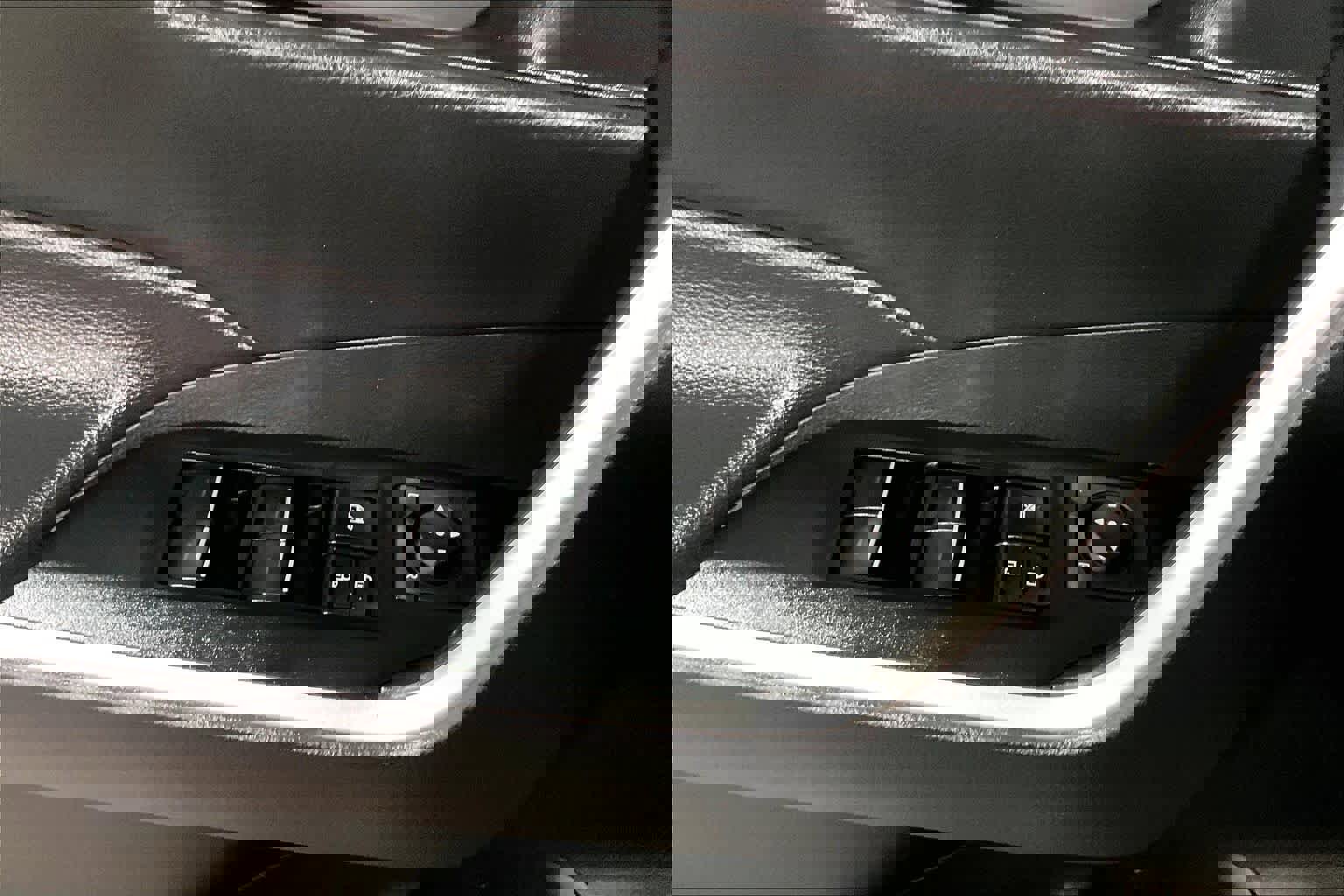 Used 2025 Toyota RAV4 XLE AWD/4WD image 34