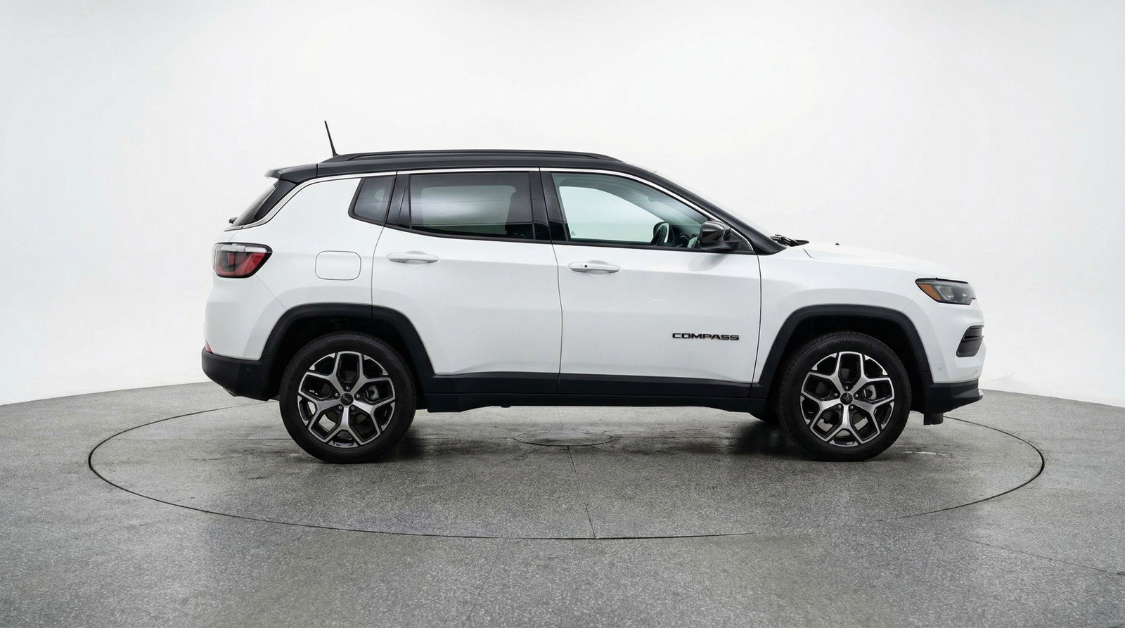 Used 2025 Jeep Compass Limited image 11