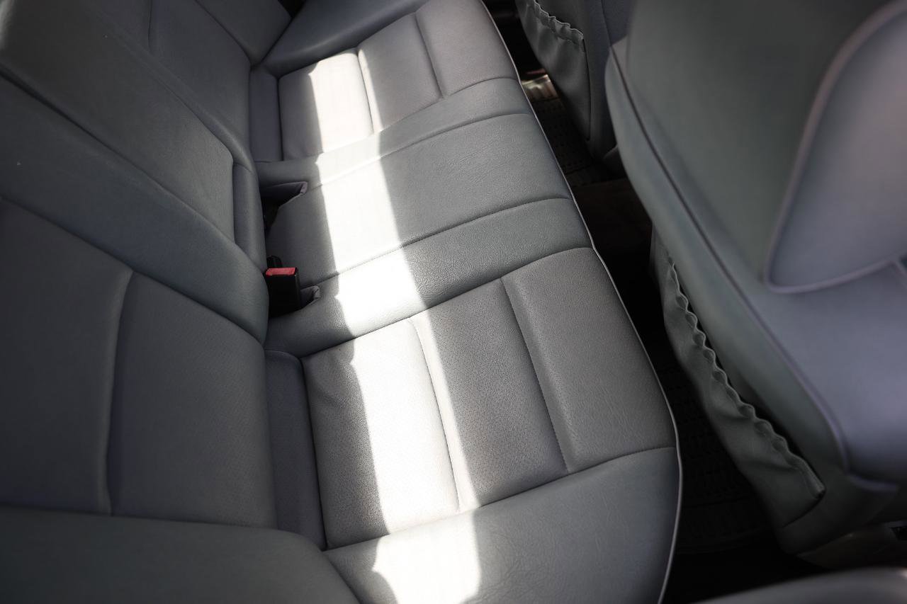 Used 2000 Mercedes-Benz C 280 Sedan image 12