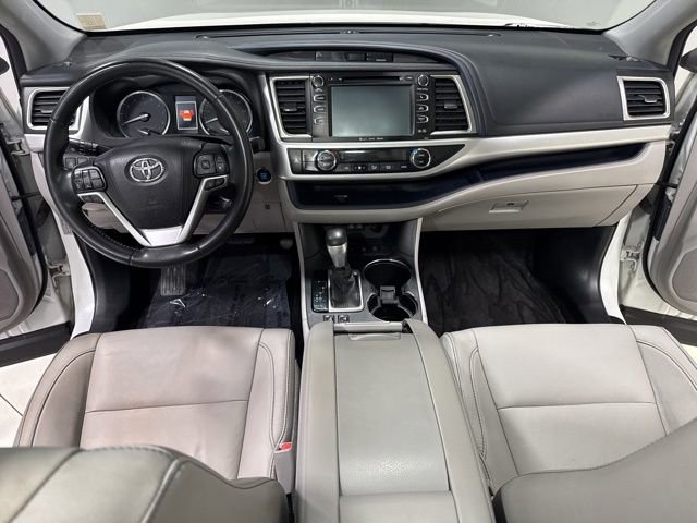 Used 2017 Toyota Highlander XLE w/ Protection Package #3 AWD/4WD image 18