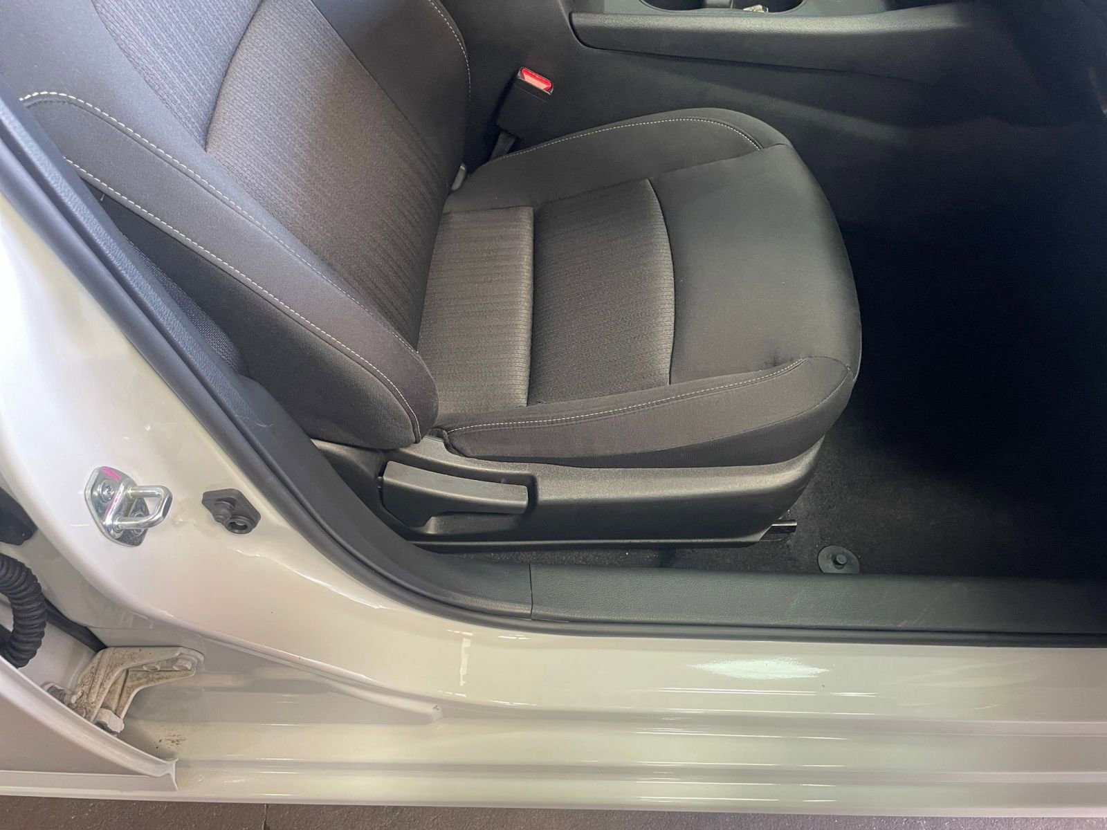Used 2025 Nissan Altima 2.5 SV FWD image 28