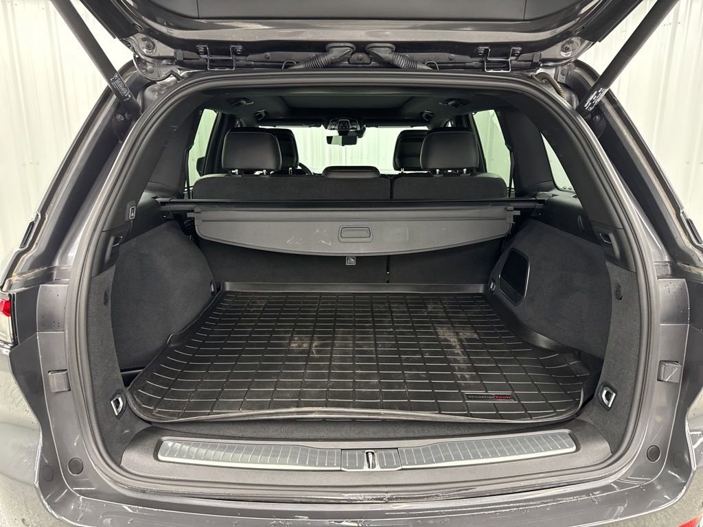 Used 2022 Jeep Grand Cherokee Overland w/ Luxury Tech Group IV AWD/4WD image 8
