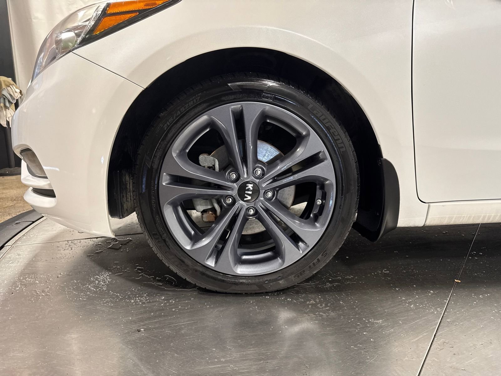 Used 2016 Kia Forte EX image 2