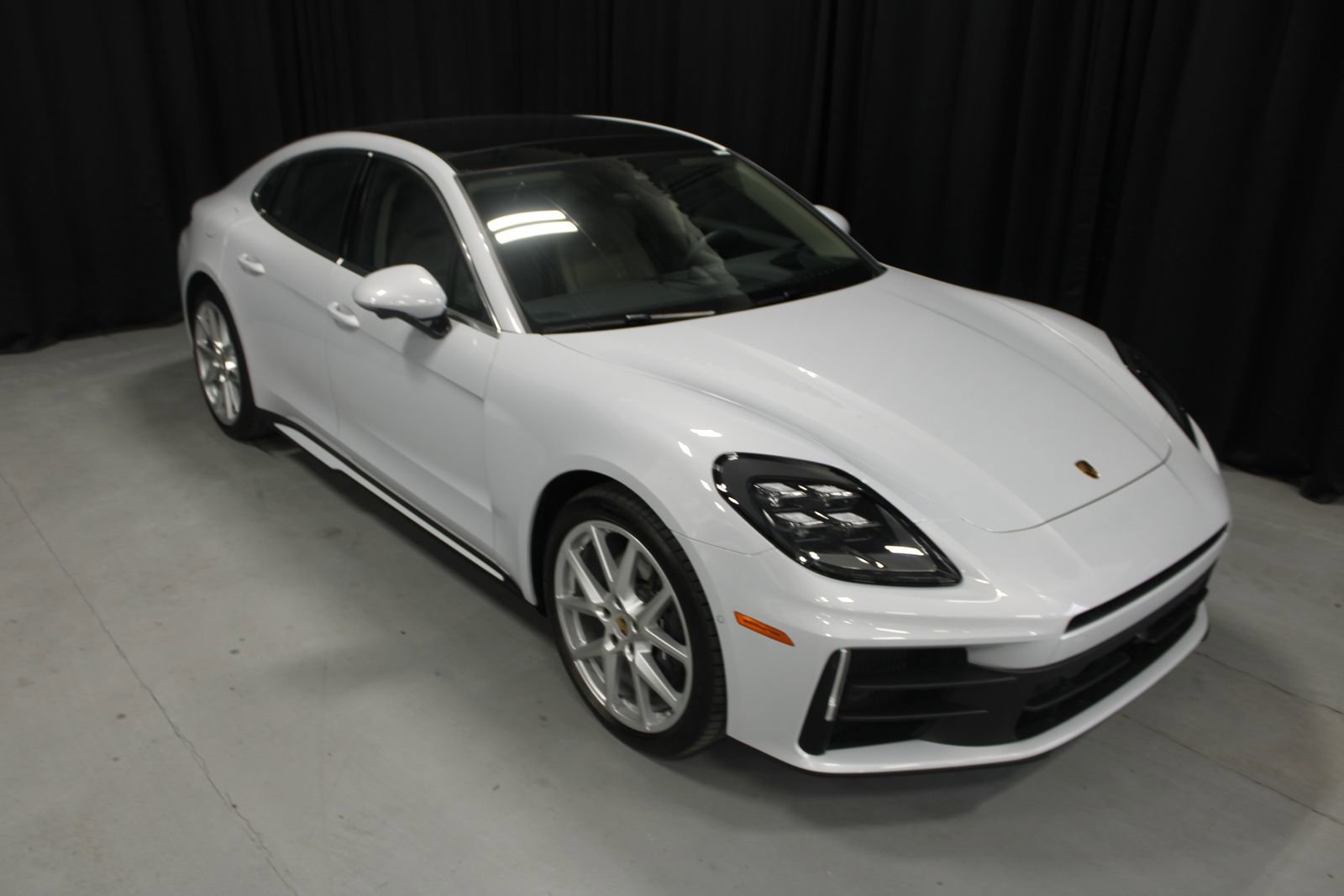 Used 2025 Porsche Panamera 4 image 11