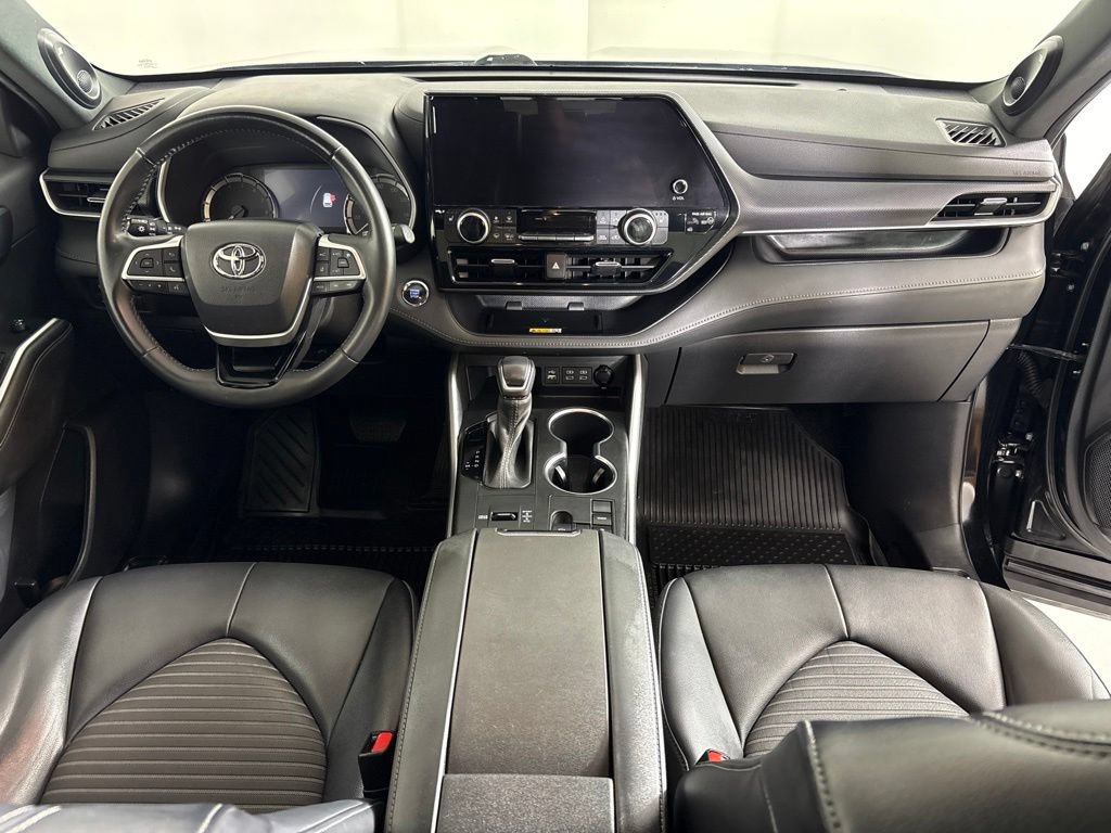 Used 2023 Toyota Highlander XSE FWD image 14