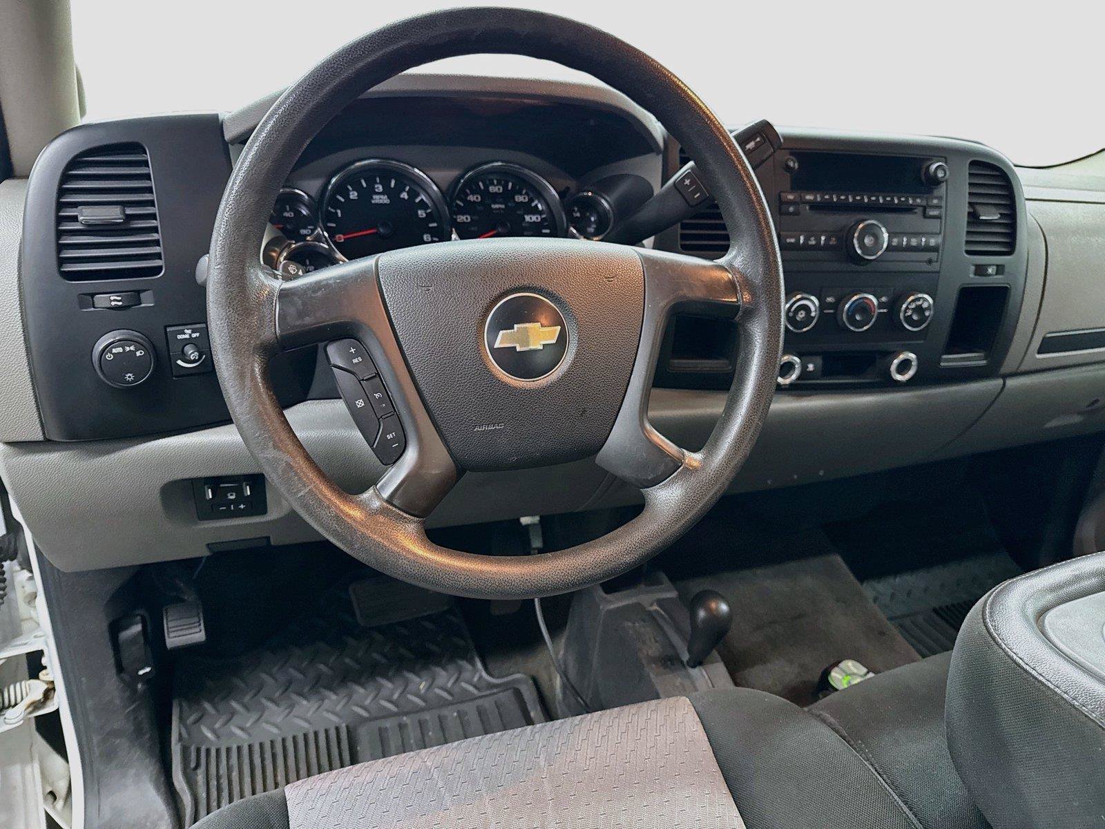 Used 2009 Chevrolet Silverado 2500 W/T AWD/4WD image 2