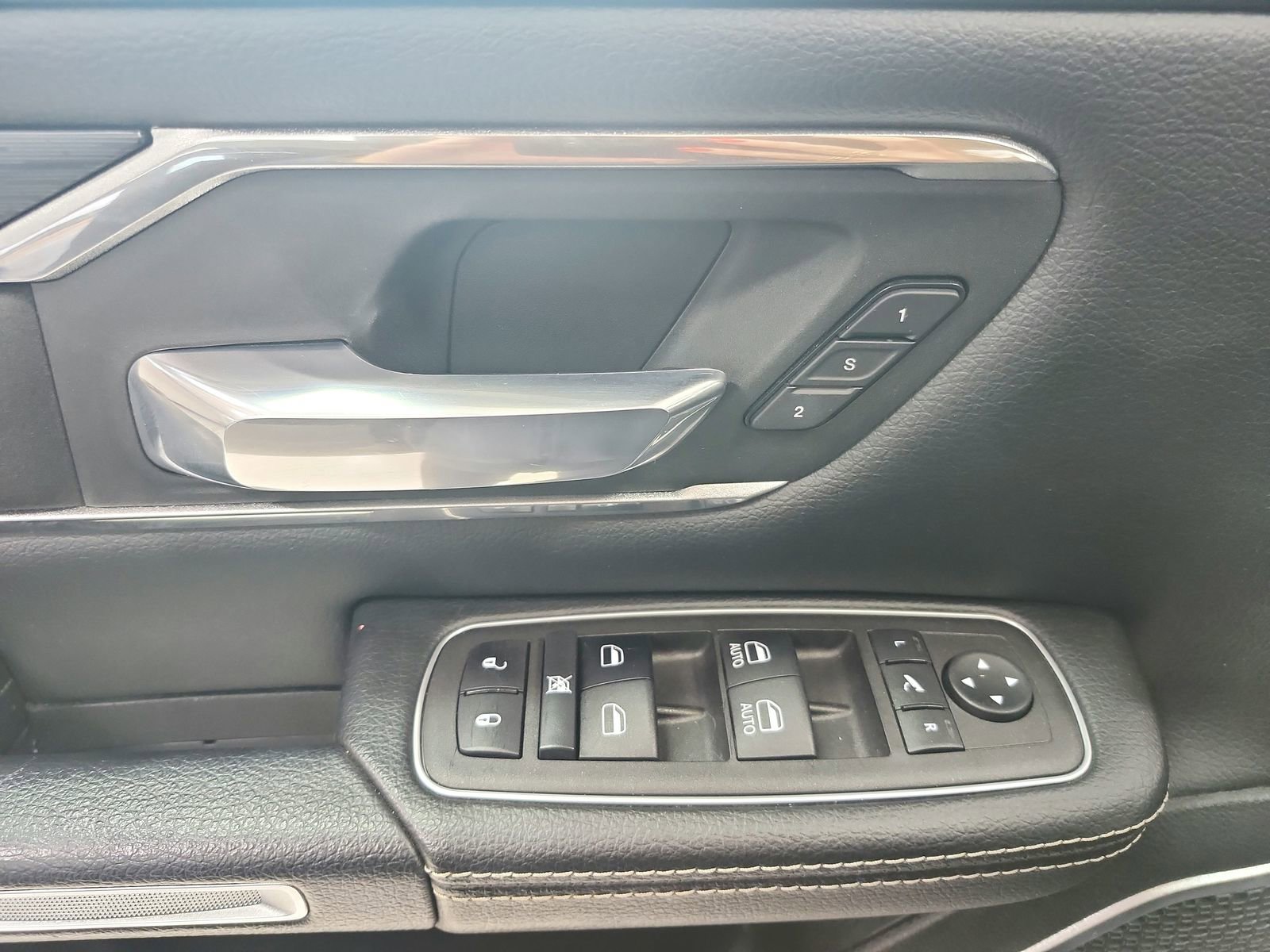 Used 2023 RAM 1500 Laramie AWD/4WD image 34