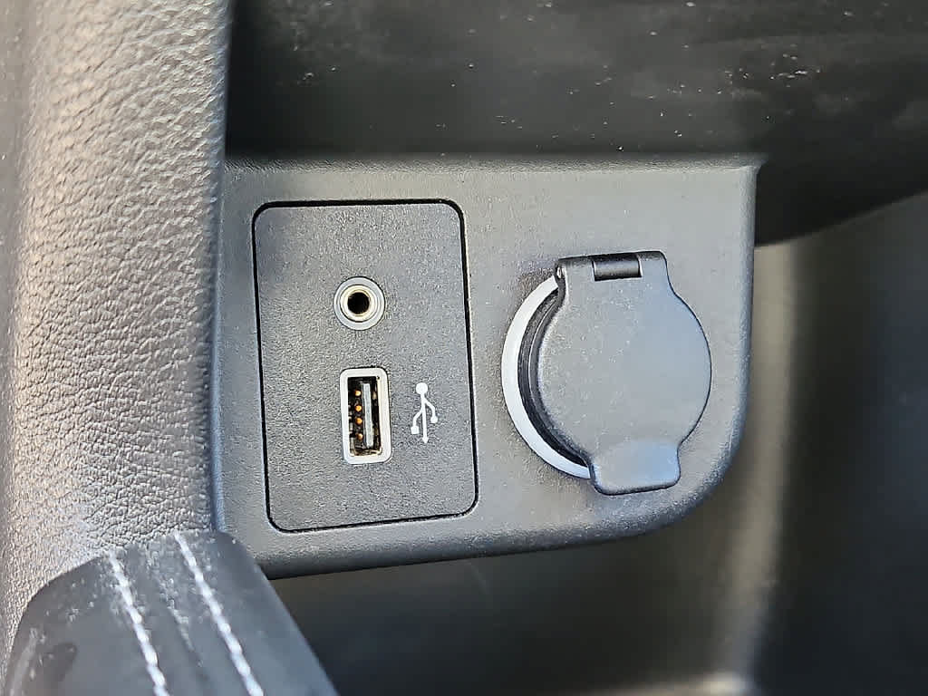 Used 2018 Nissan Kicks SV FWD image 23