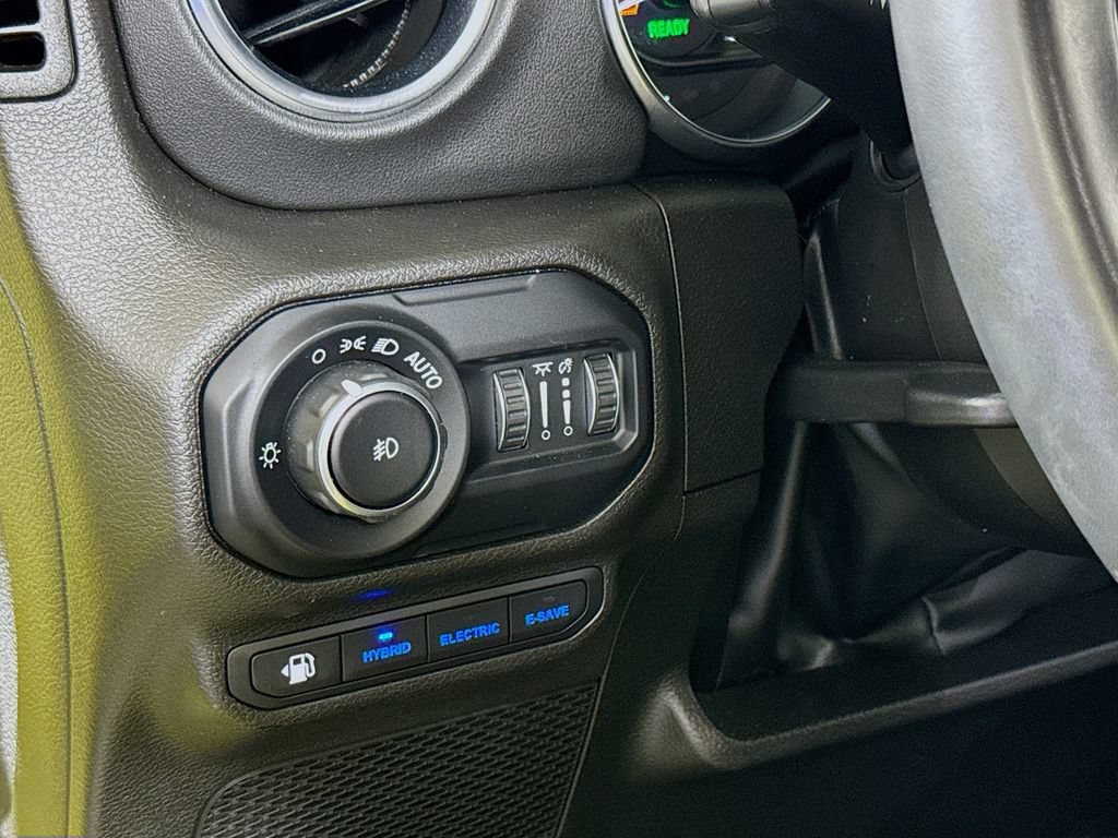 Used 2022 Jeep Wrangler Unlimited Sahara w/ Safety Group AWD/4WD image 10