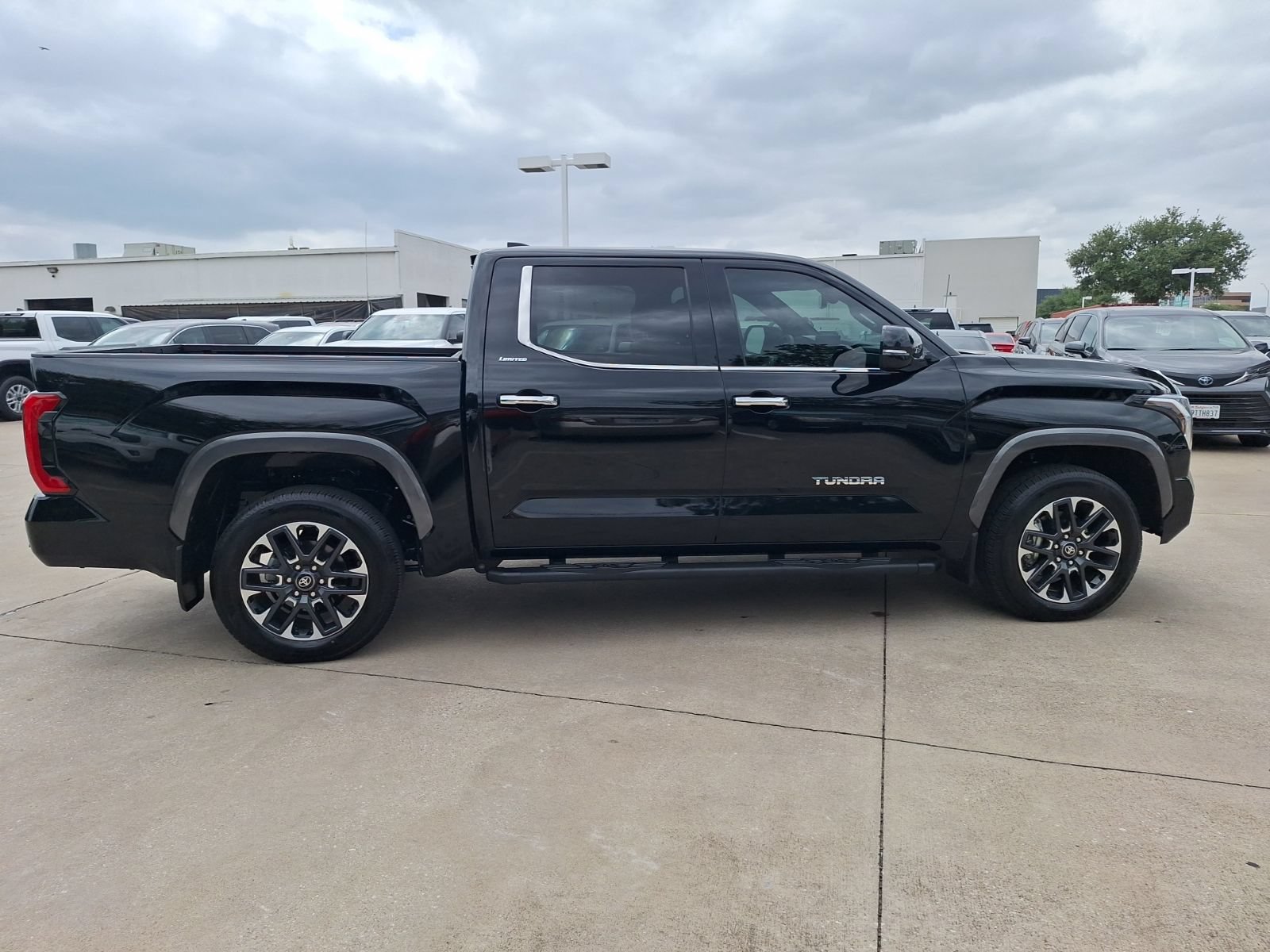 Used 2026 Toyota Tundra Limited AWD/4WD image 7