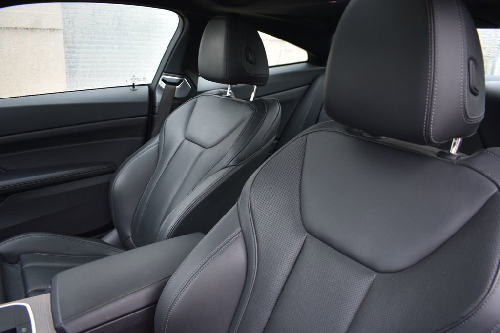 Used 2025 BMW 430i Coupe w/ Premium Package RWD image 10