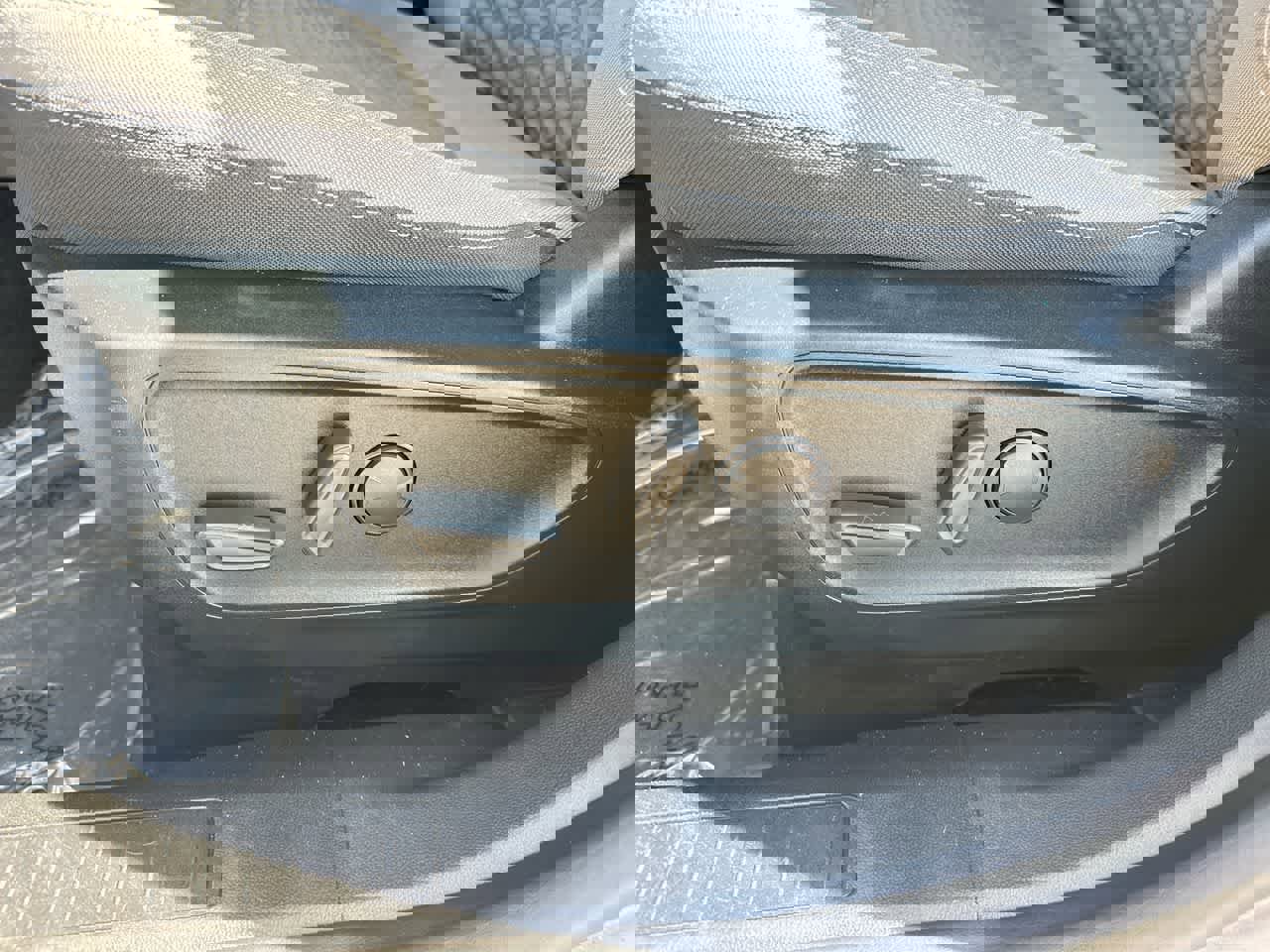 Used 2020 Ford Escape SE image 22