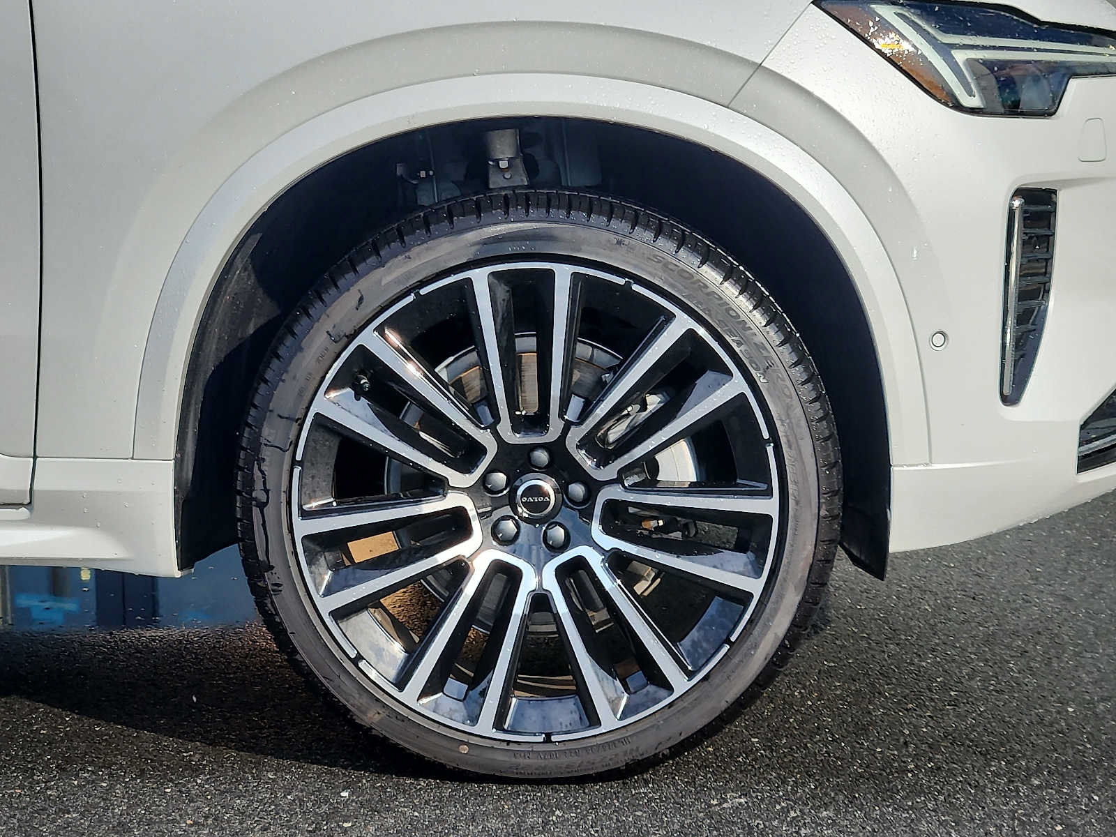 Used 2026 Volvo XC90 B6 Plus w/ Protection Package AWD/4WD image 8