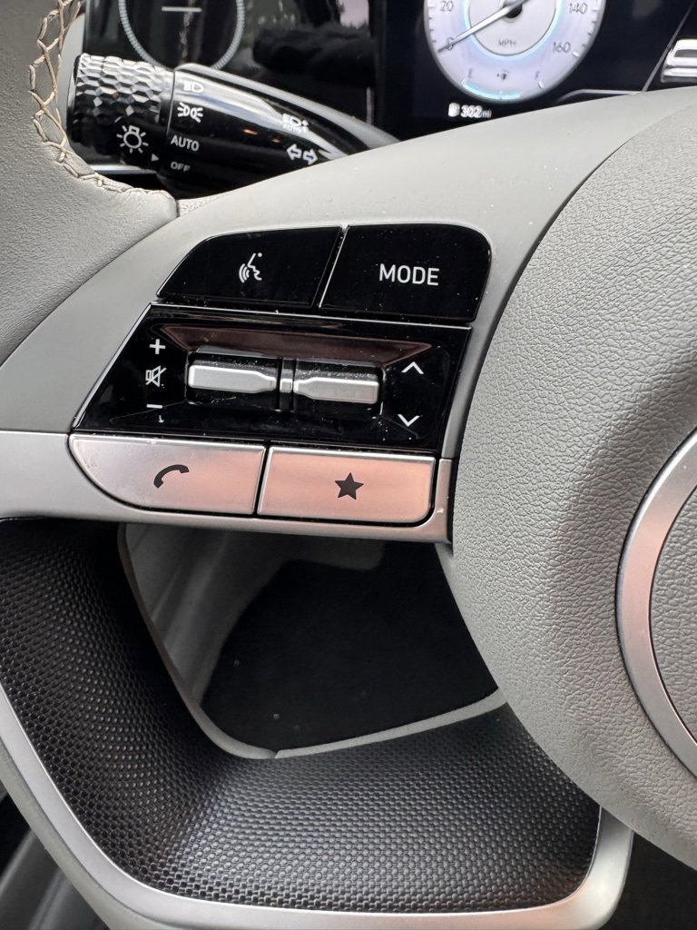 Used 2024 Hyundai Elantra SEL w/ Convenience Package image 25