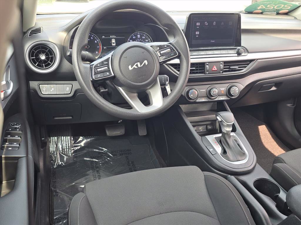 Used 2024 Kia Forte LXS w/ LXS Technology Package FWD image 18
