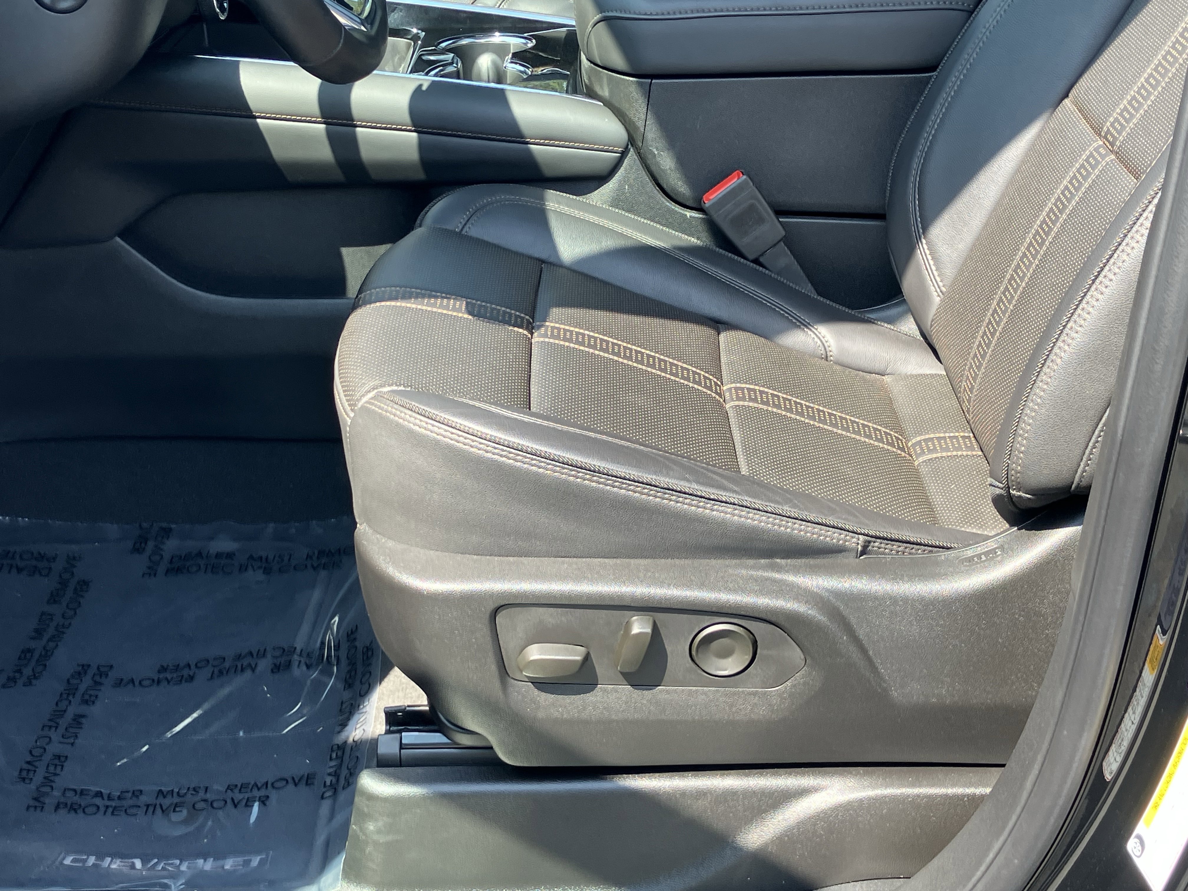 Used 2025 Chevrolet Suburban High Country w/ Sun And Tow Package image 17