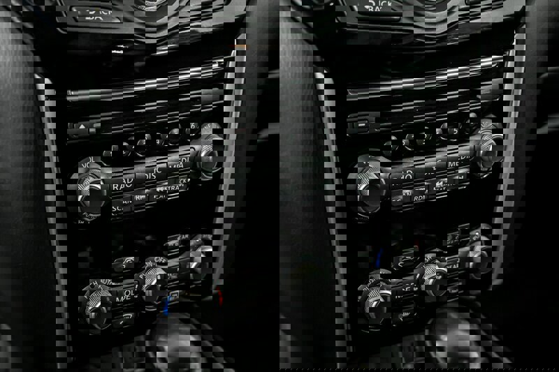 Used 2019 Nissan Pathfinder SV image 30