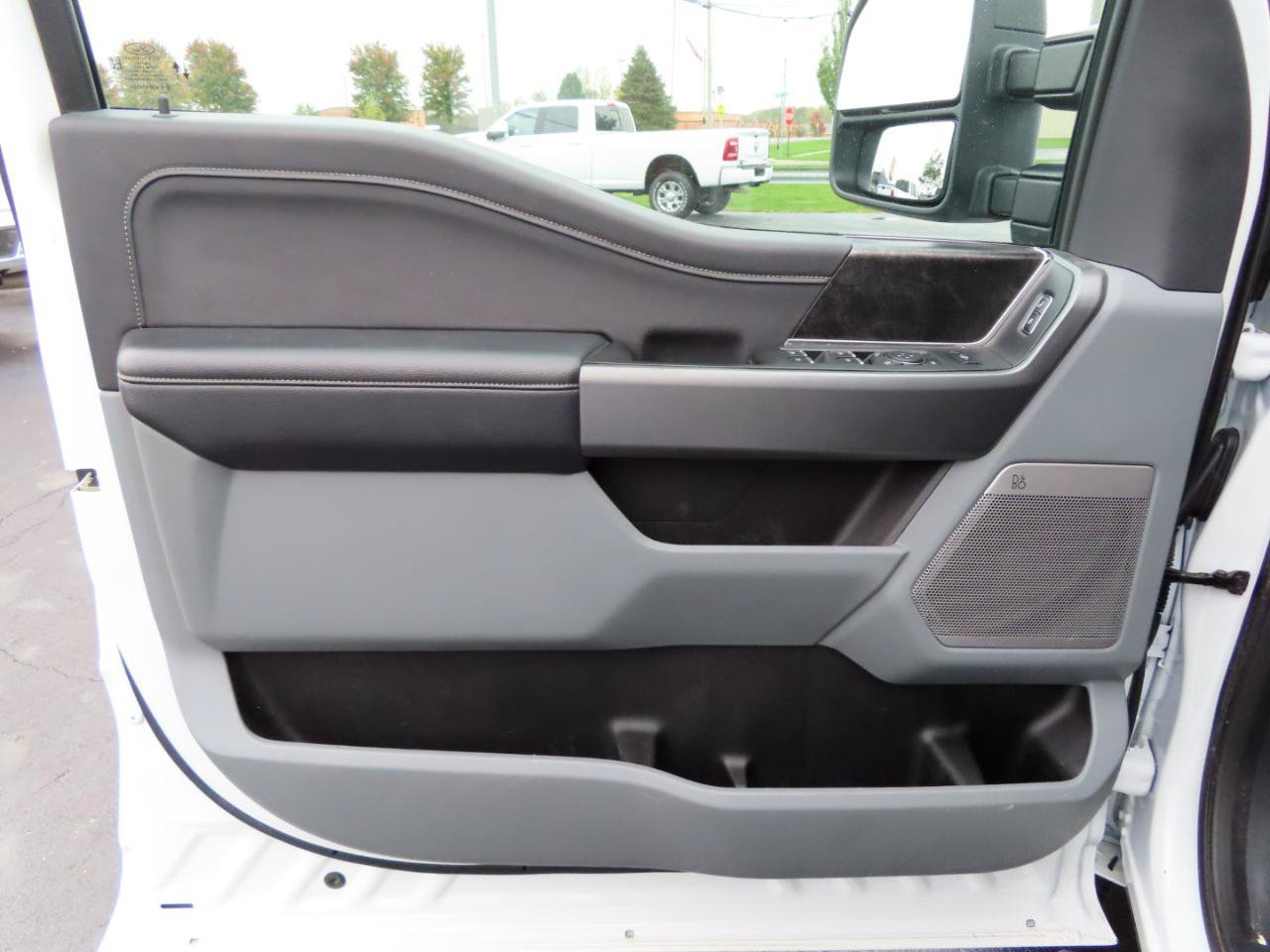 Used 2025 Ford F250 XLT w/ Black Appearance Package AWD/4WD image 15