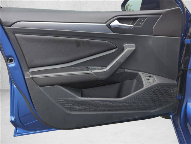 Certified 2023 Volkswagen Jetta SE w/ Panoramic Sunroof Package FWD image 11