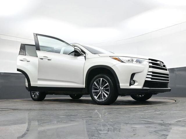 Used 2019 Toyota Highlander XLE image 39