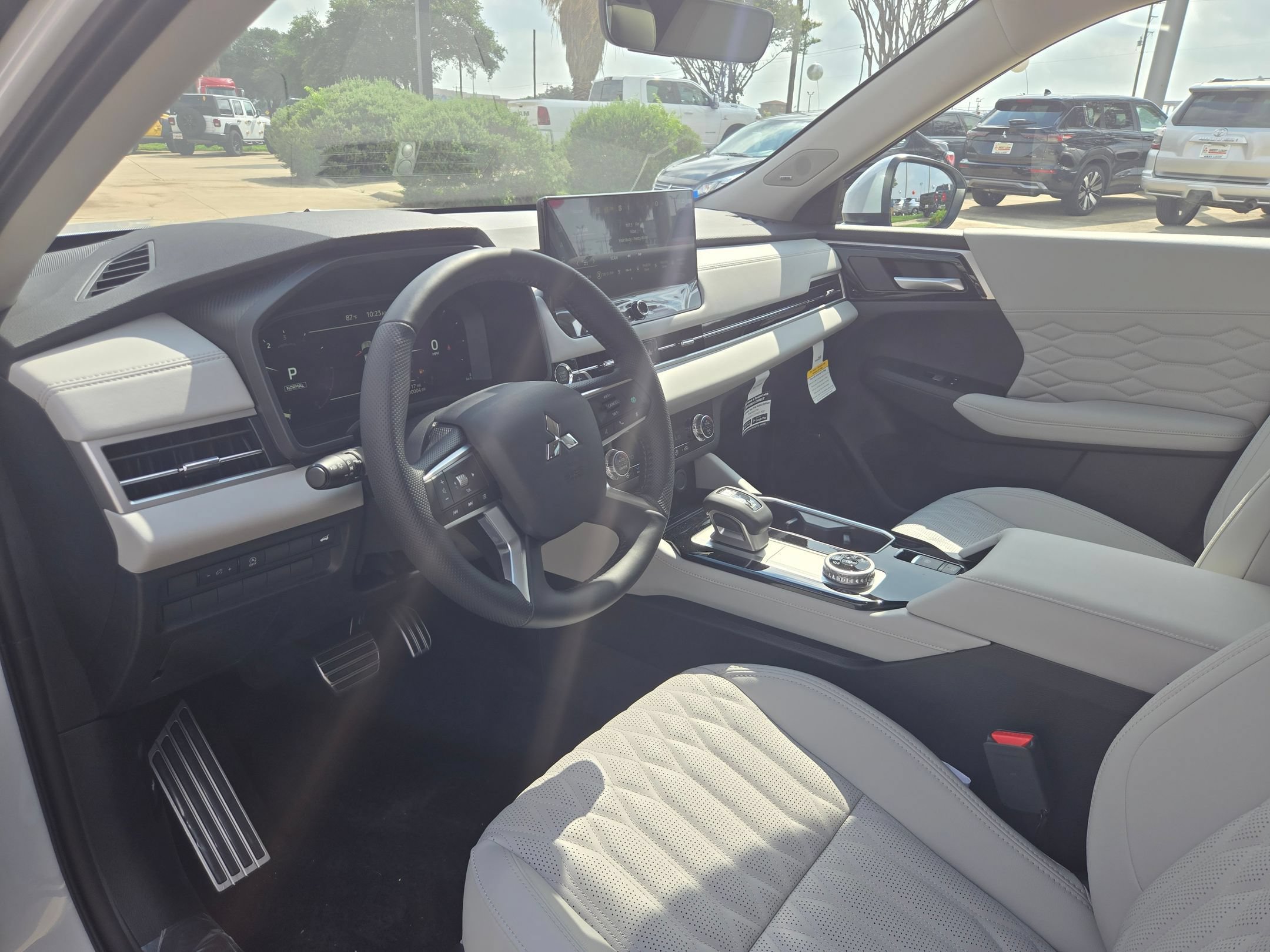 New 2026 Mitsubishi Outlander SEL FWD image 11