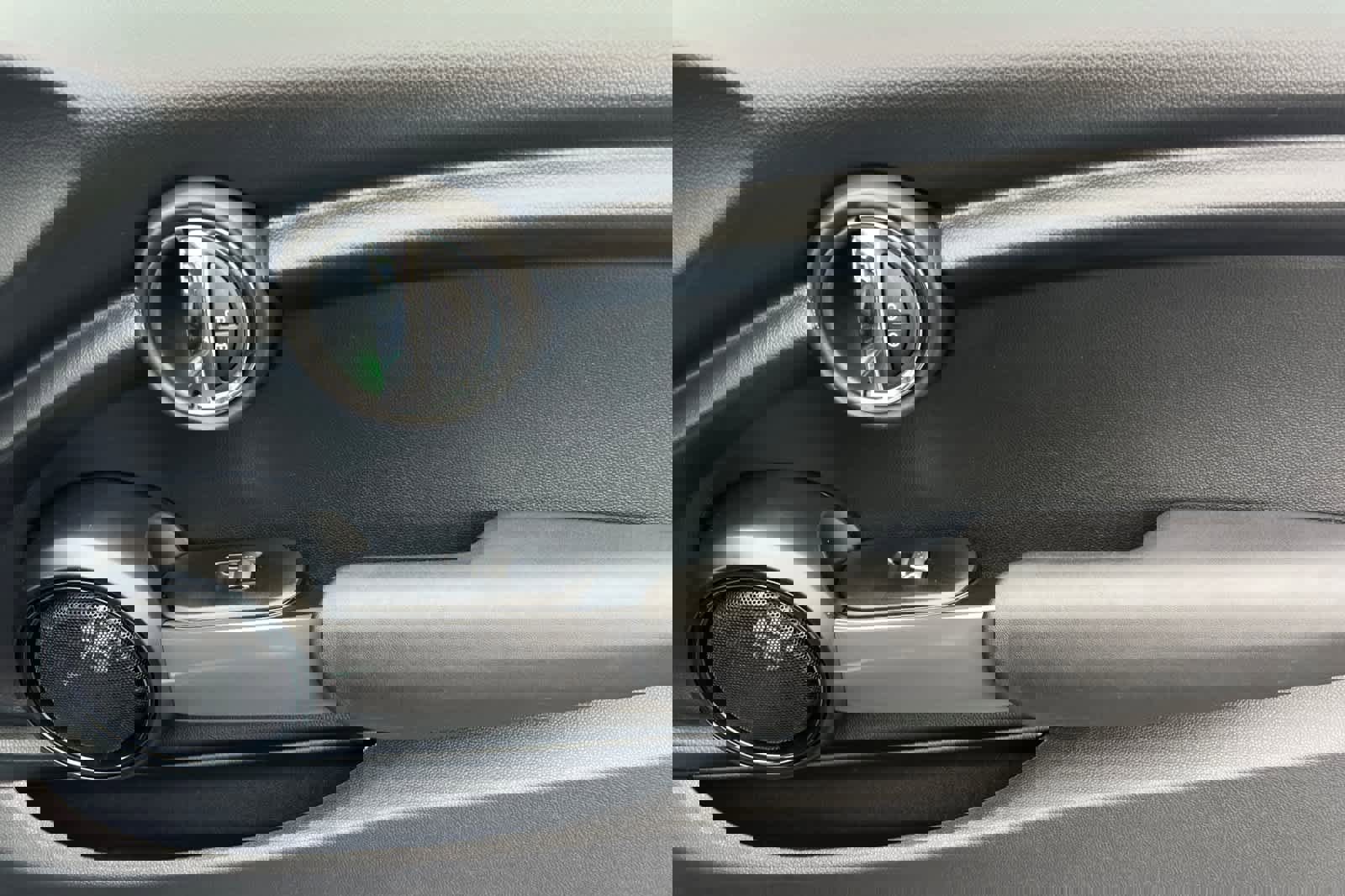 Used 2020 MINI Cooper 2-Door Hardtop image 18