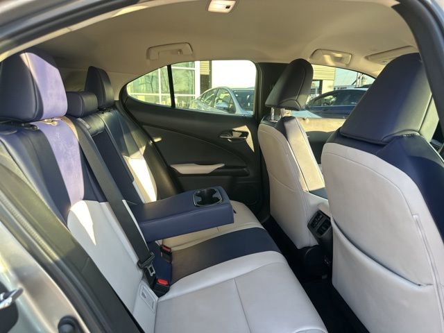 Used 2022 Lexus UX 200 FWD image 4
