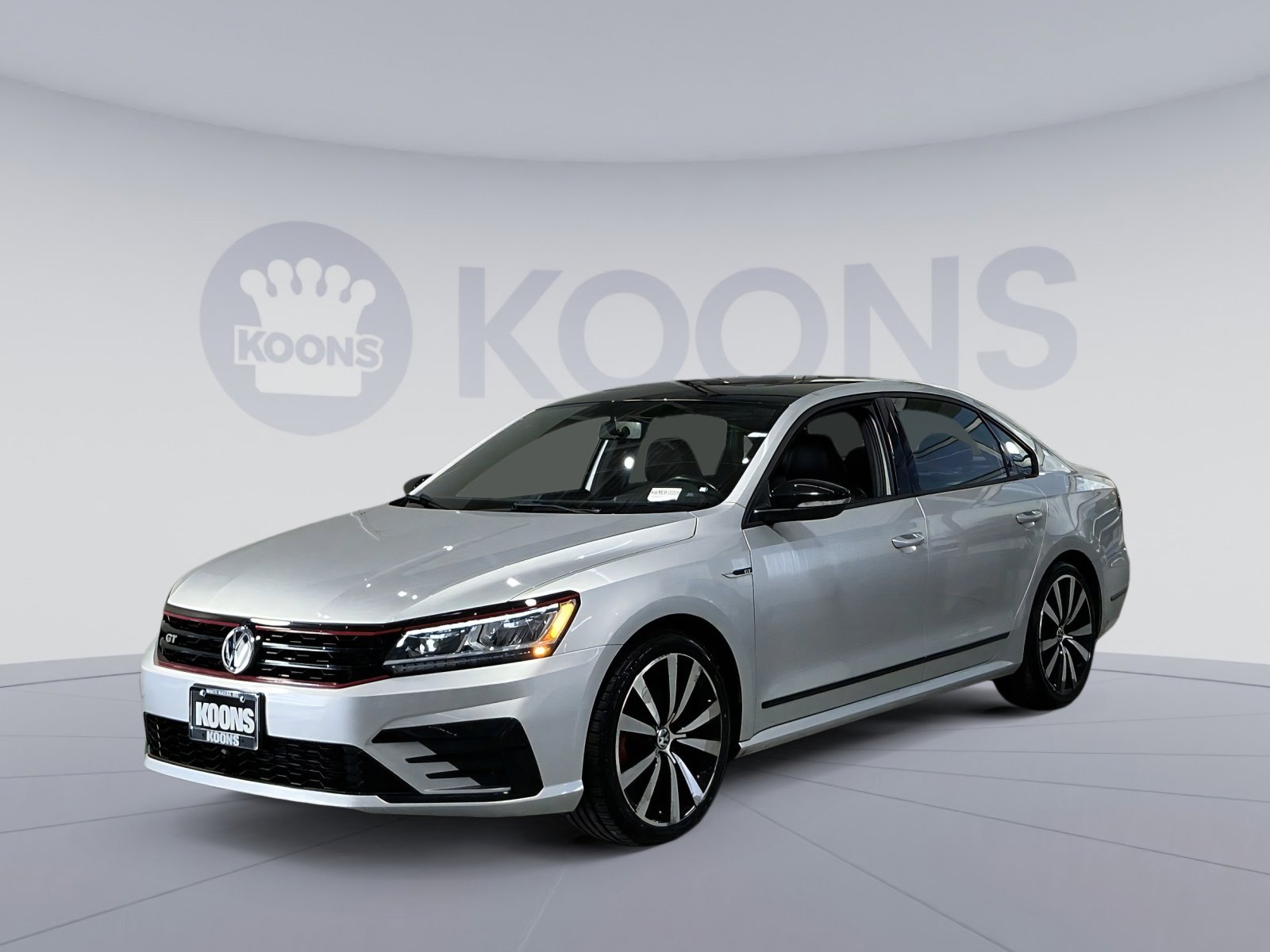 Used 2018 Volkswagen Passat 3.6 FWD image 1