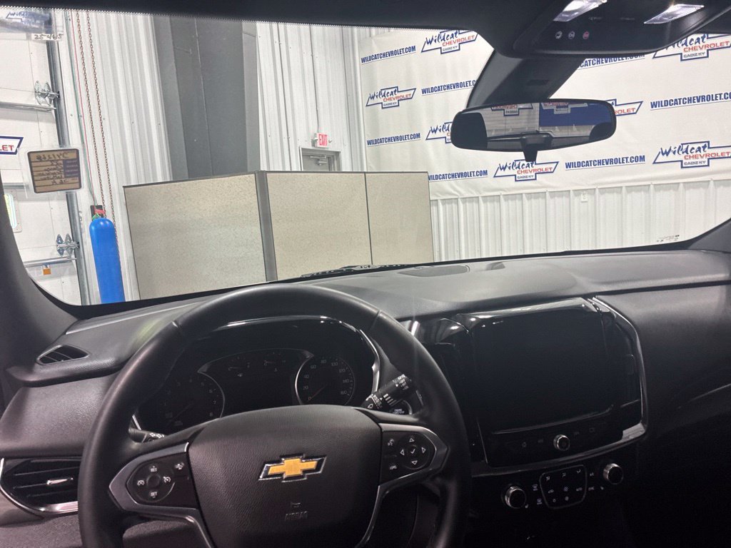 Used 2023 Chevrolet Traverse LT AWD/4WD image 2