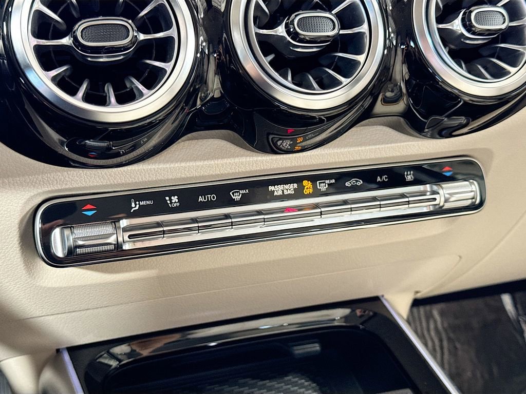 Used 2023 Mercedes-Benz EQB 300 4MATIC image 19