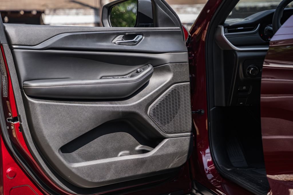 New 2025 Jeep Grand Cherokee Laredo X w/ Luxury Tech Group I image 36